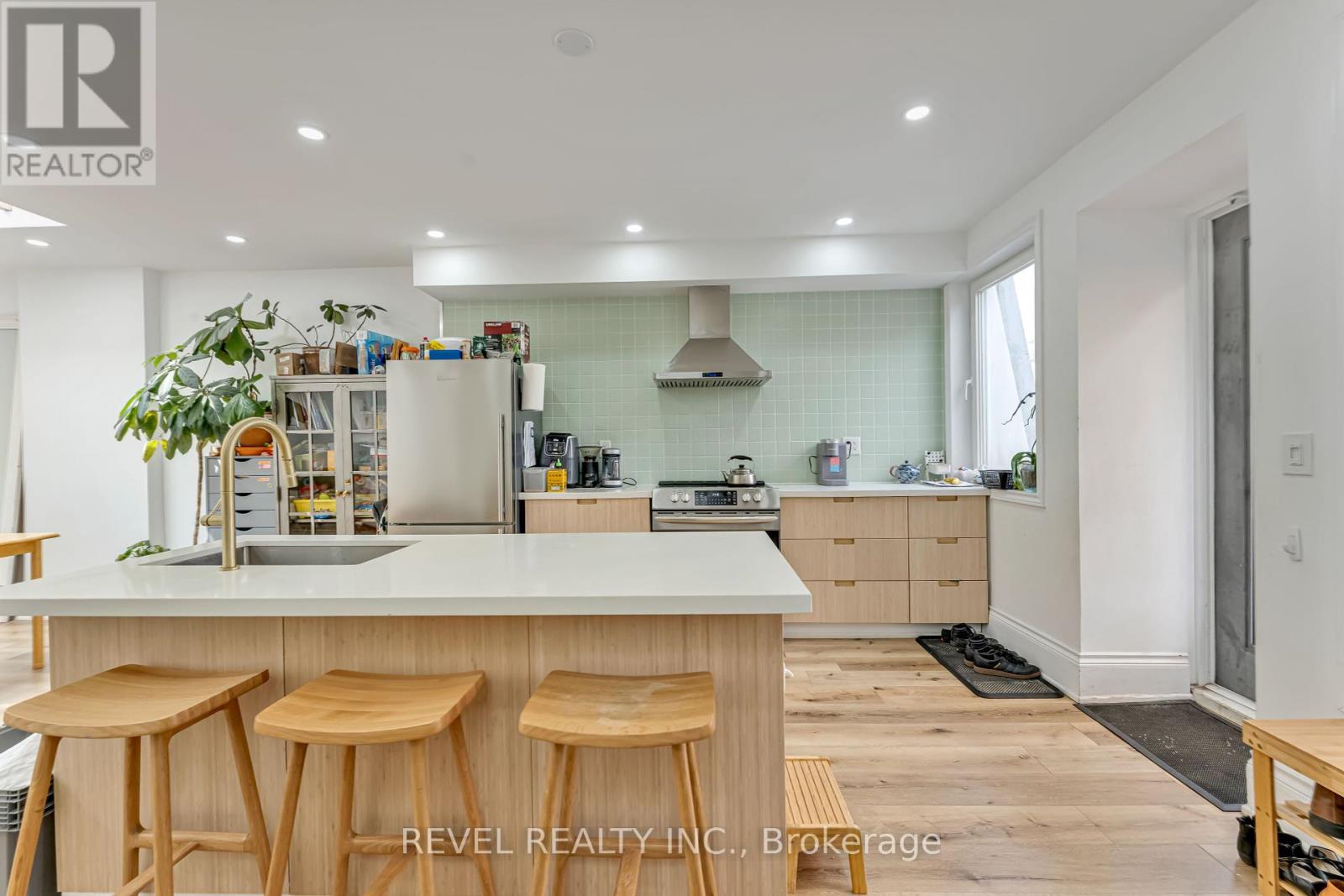 Photo 20 of 290 Gerrard Street E, Toronto ON