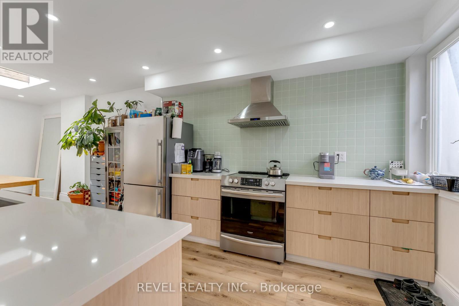Photo 21 of 290 Gerrard Street E, Toronto ON