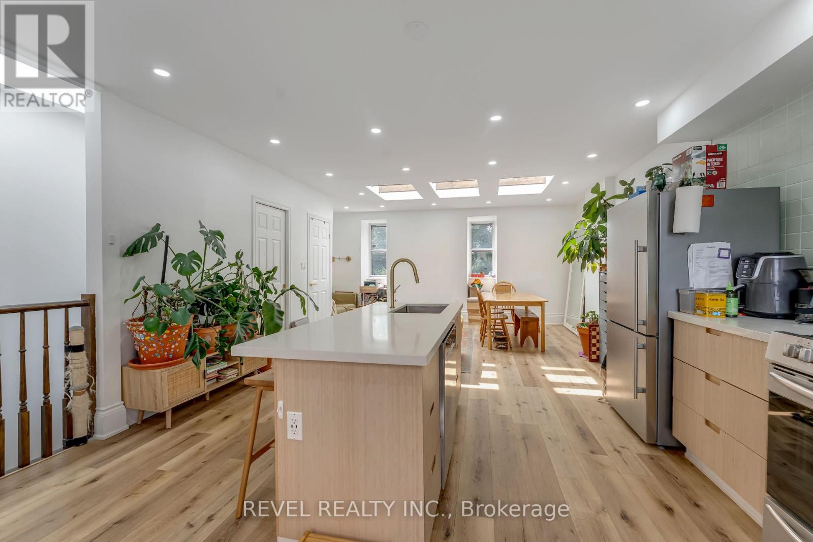 Photo 22 of 290 Gerrard Street E, Toronto ON