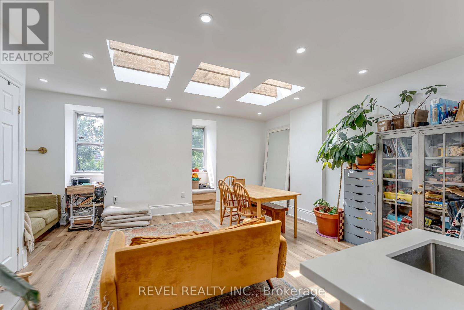 Photo 24 of 290 Gerrard Street E, Toronto ON