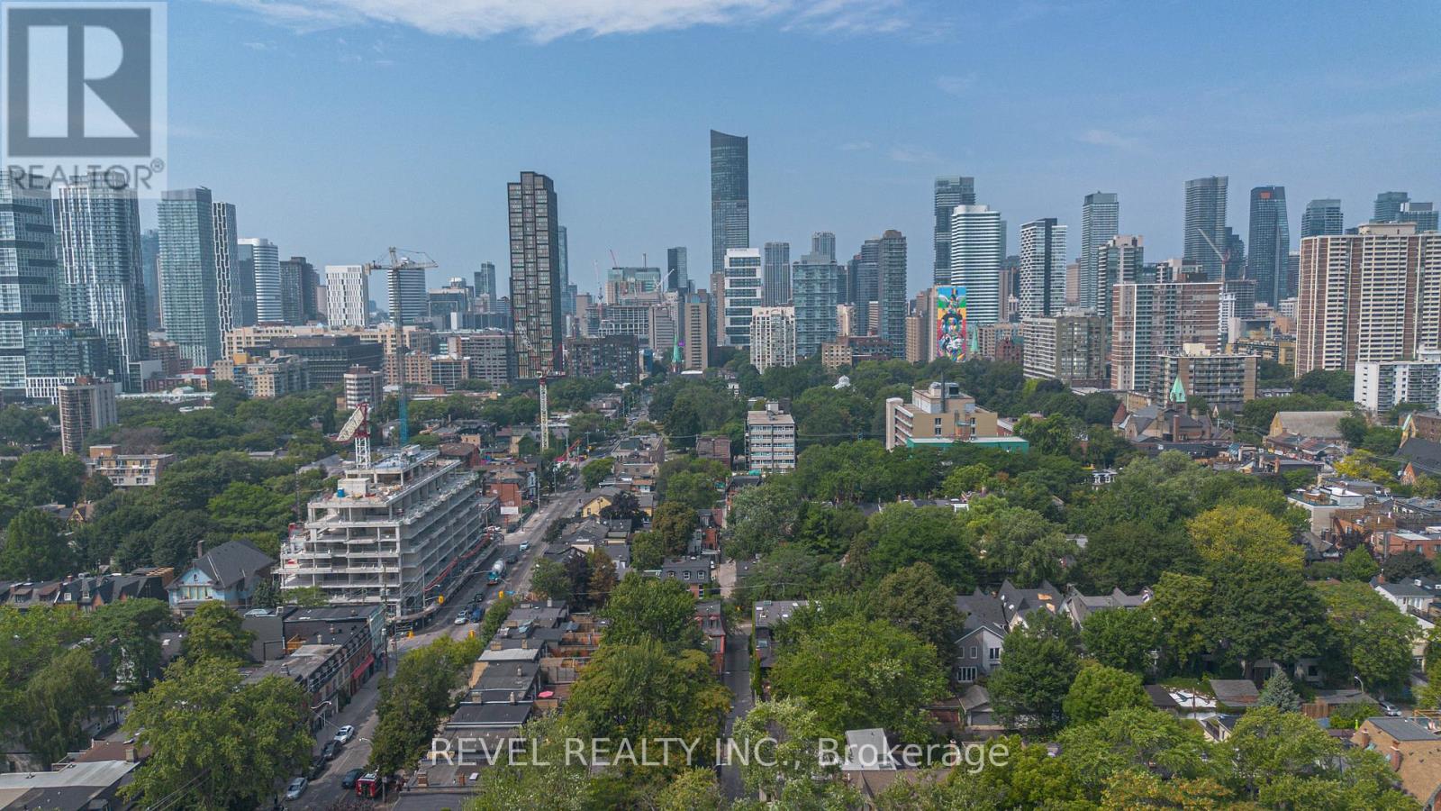 Photo 5 of 290 Gerrard Street E, Toronto ON