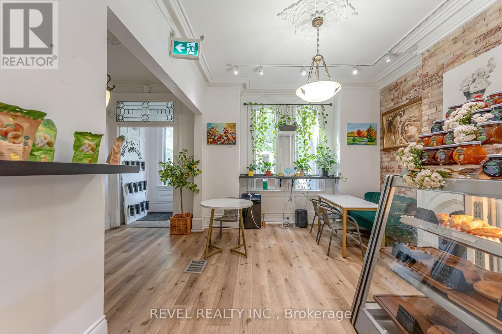 Photo 8 of 290 Gerrard Street E, Toronto ON
