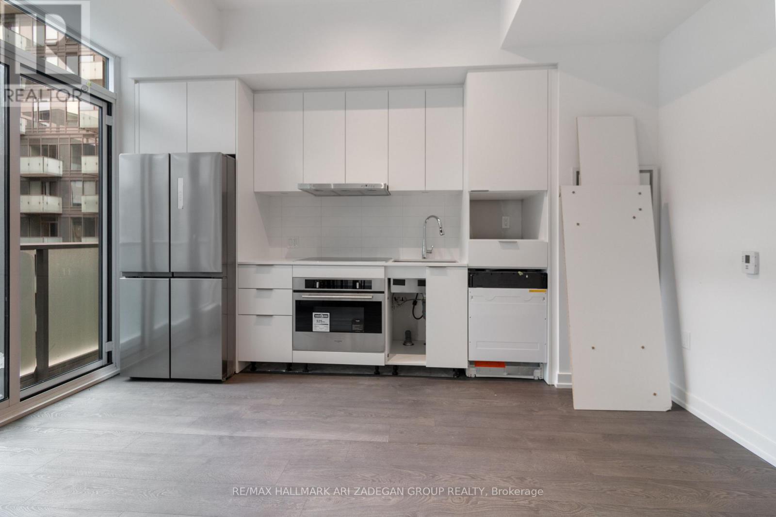 Photo 10 of S 607 8 Olympic Gdn Drive, Toronto ON