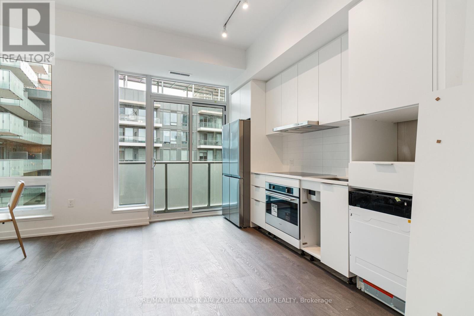 Photo 6 of S 607 8 Olympic Gdn Drive, Toronto ON