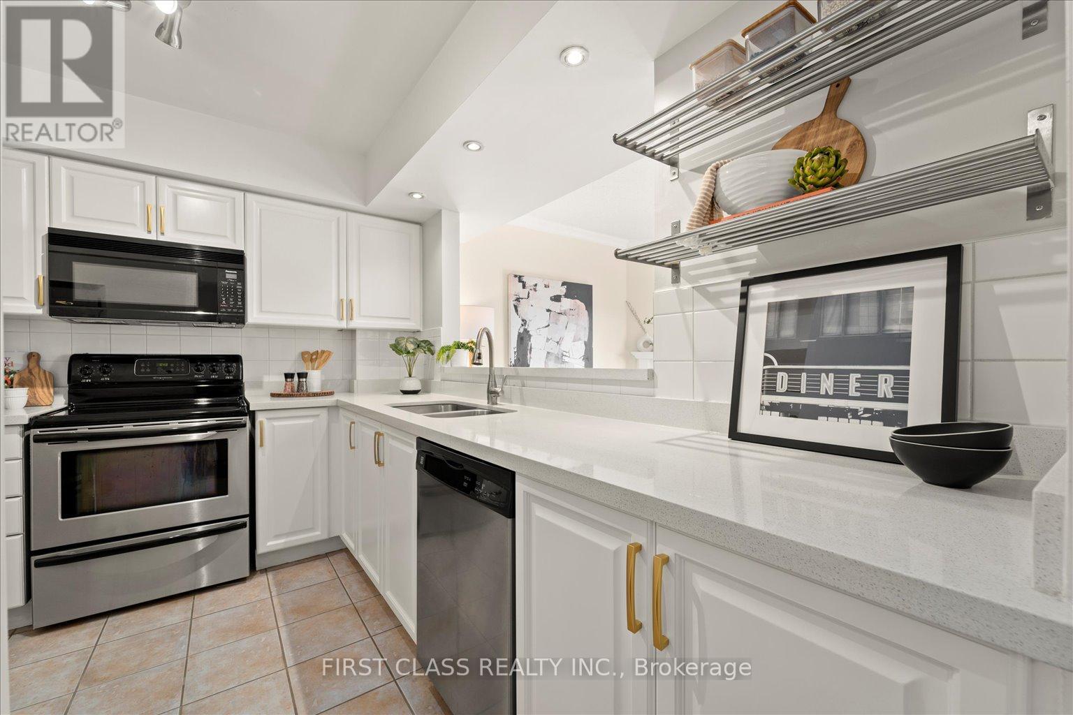 Photo 5 of 326 3 Everson Drive, Toronto ON