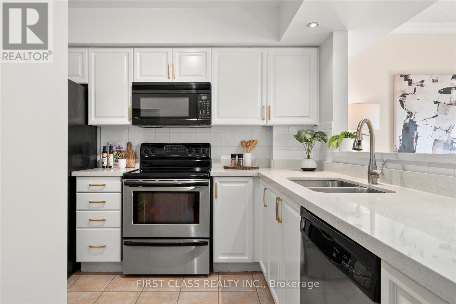 Photo 6 of 326 3 Everson Drive, Toronto ON