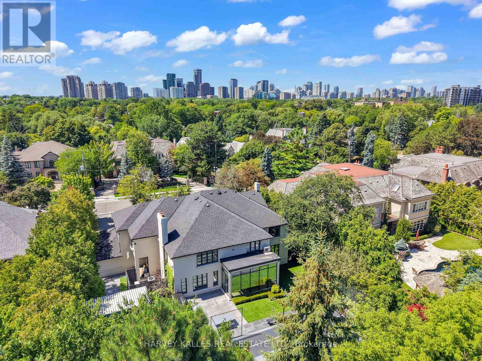 Photo 2 of 67 Fifeshire Road, Toronto ON
