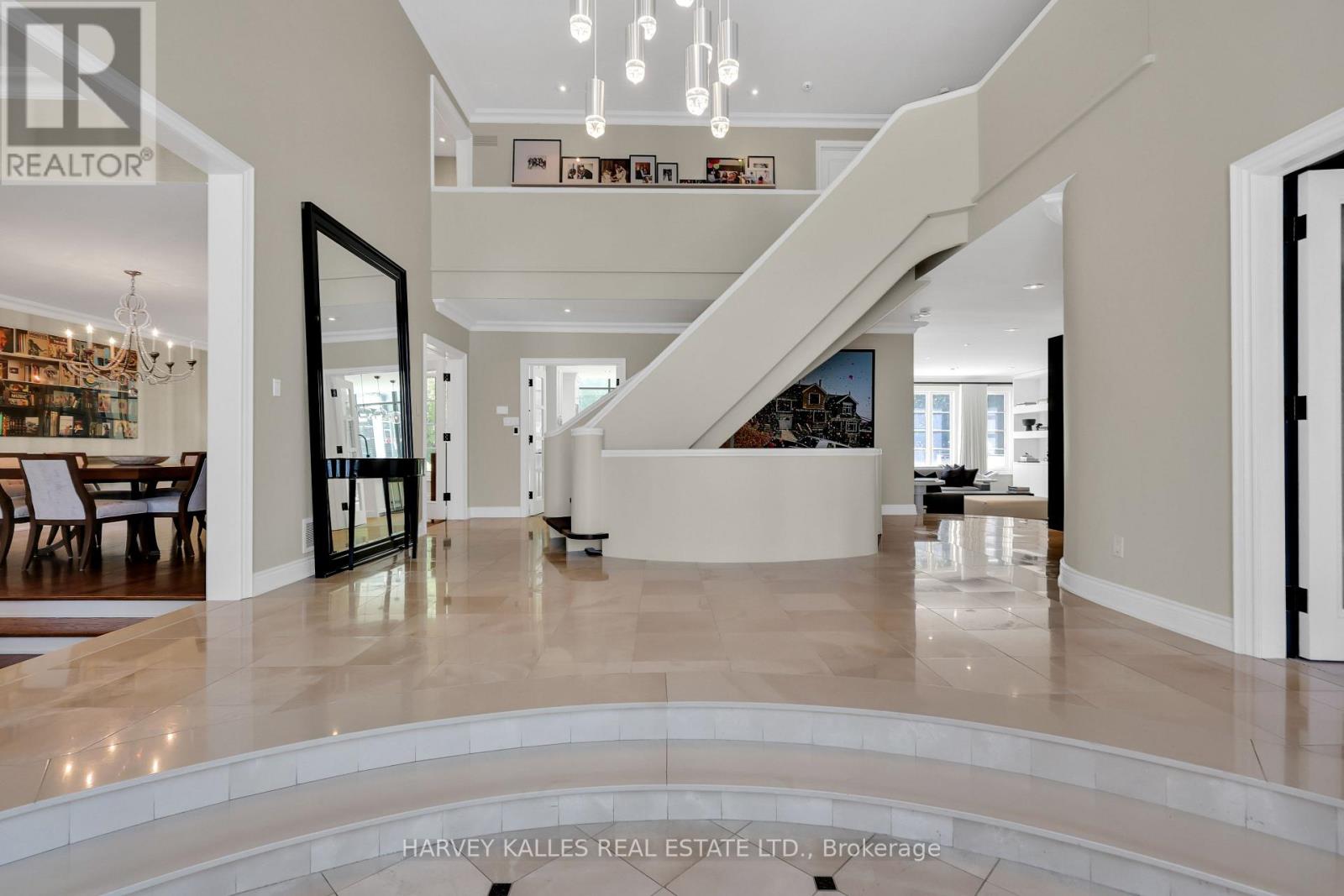 Photo 4 of 67 Fifeshire Road, Toronto ON