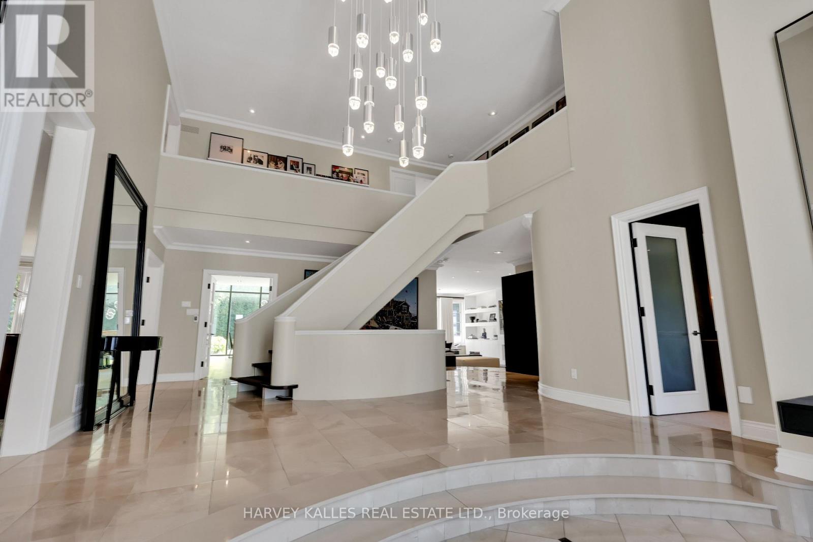 Photo 5 of 67 Fifeshire Road, Toronto ON