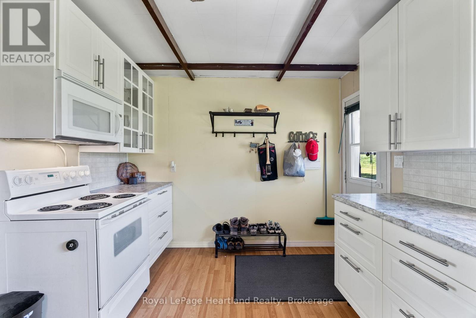 Photo 11 of 48 Poechman Lane, Brockton ON