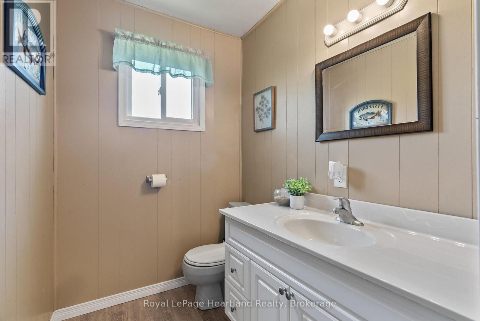 Photo 21 of 48 Poechman Lane, Brockton ON