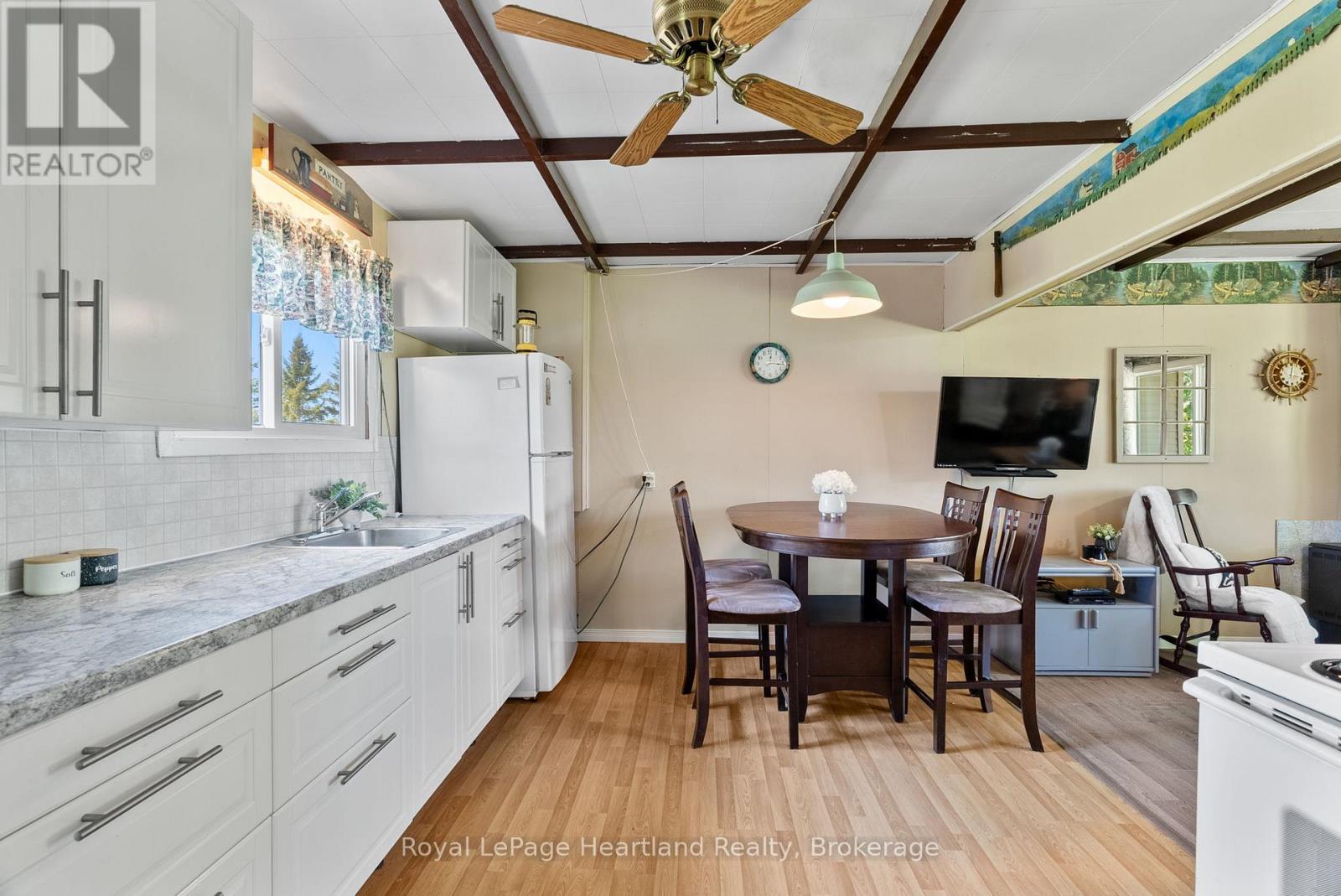 Photo 3 of 48 Poechman Lane, Brockton ON
