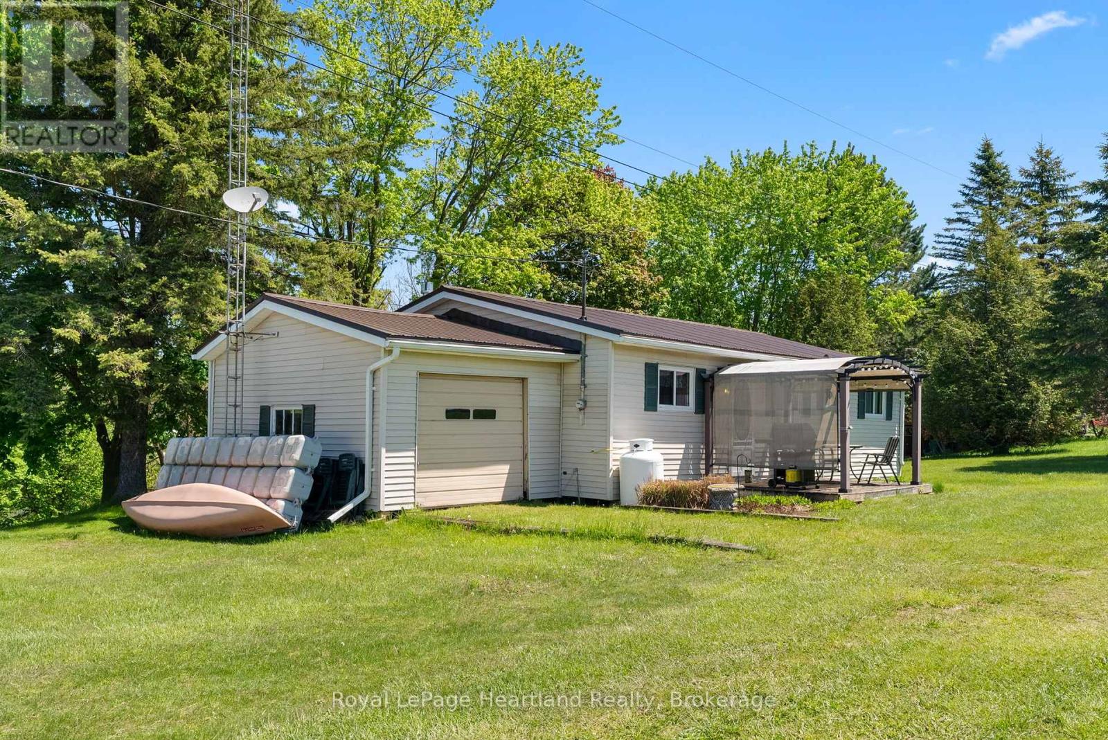 Photo 8 of 48 Poechman Lane, Brockton ON