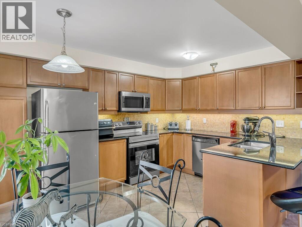 Photo 12 of 700 Neighbourhood Circle Unit 1, Mississauga ON
