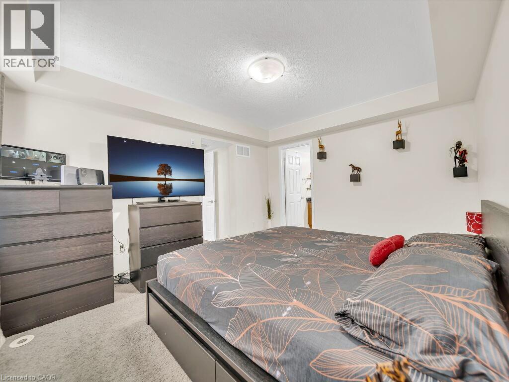 Photo 15 of 700 Neighbourhood Circle Unit 1, Mississauga ON