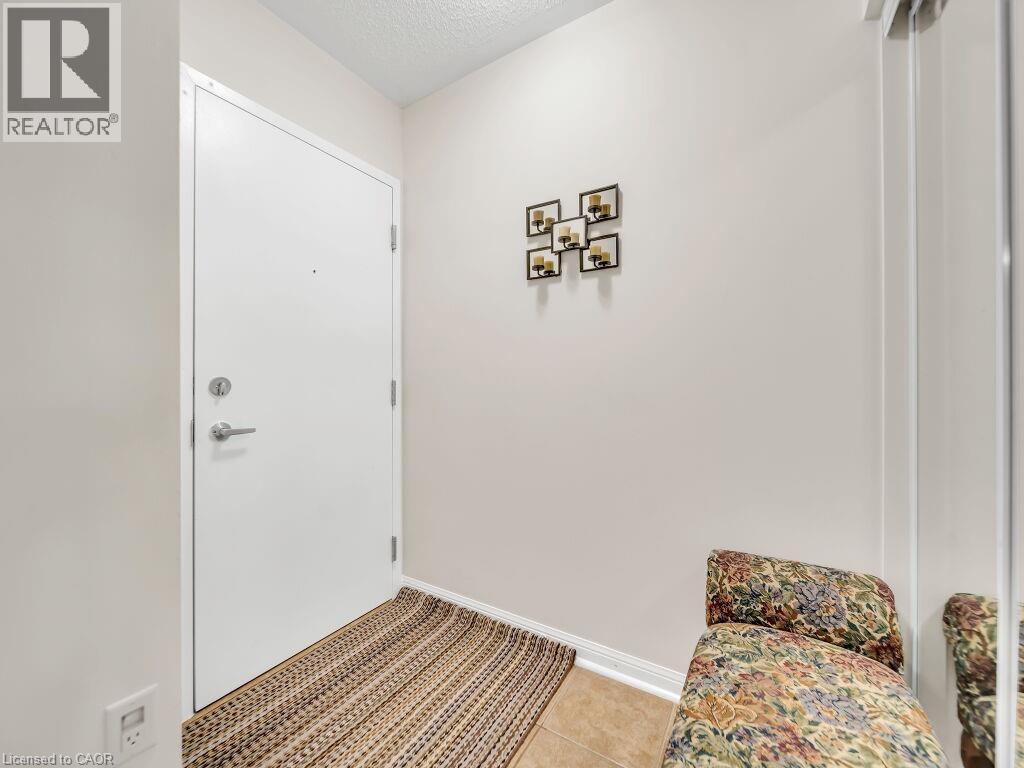 Photo 6 of 700 Neighbourhood Circle Unit 1, Mississauga ON