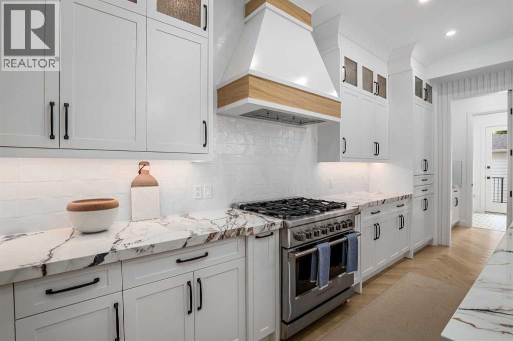 Photo 7 of 2032 41 Avenue Sw, Calgary AB