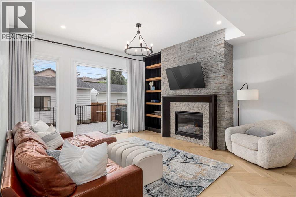 Photo 10 of 2032 41 Avenue Sw, Calgary AB