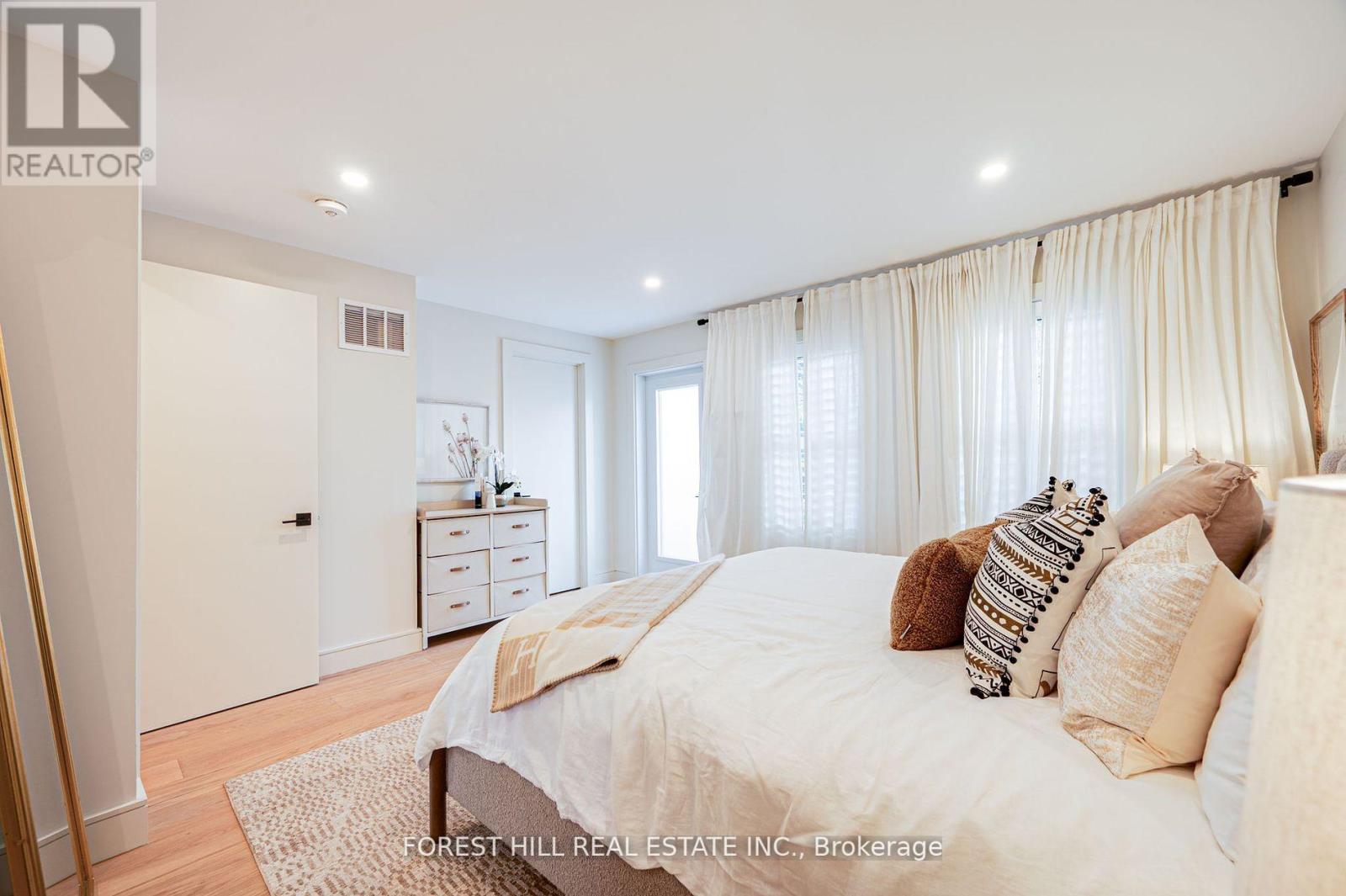Photo 17 of 295 Strathmore Boulevard, Toronto ON