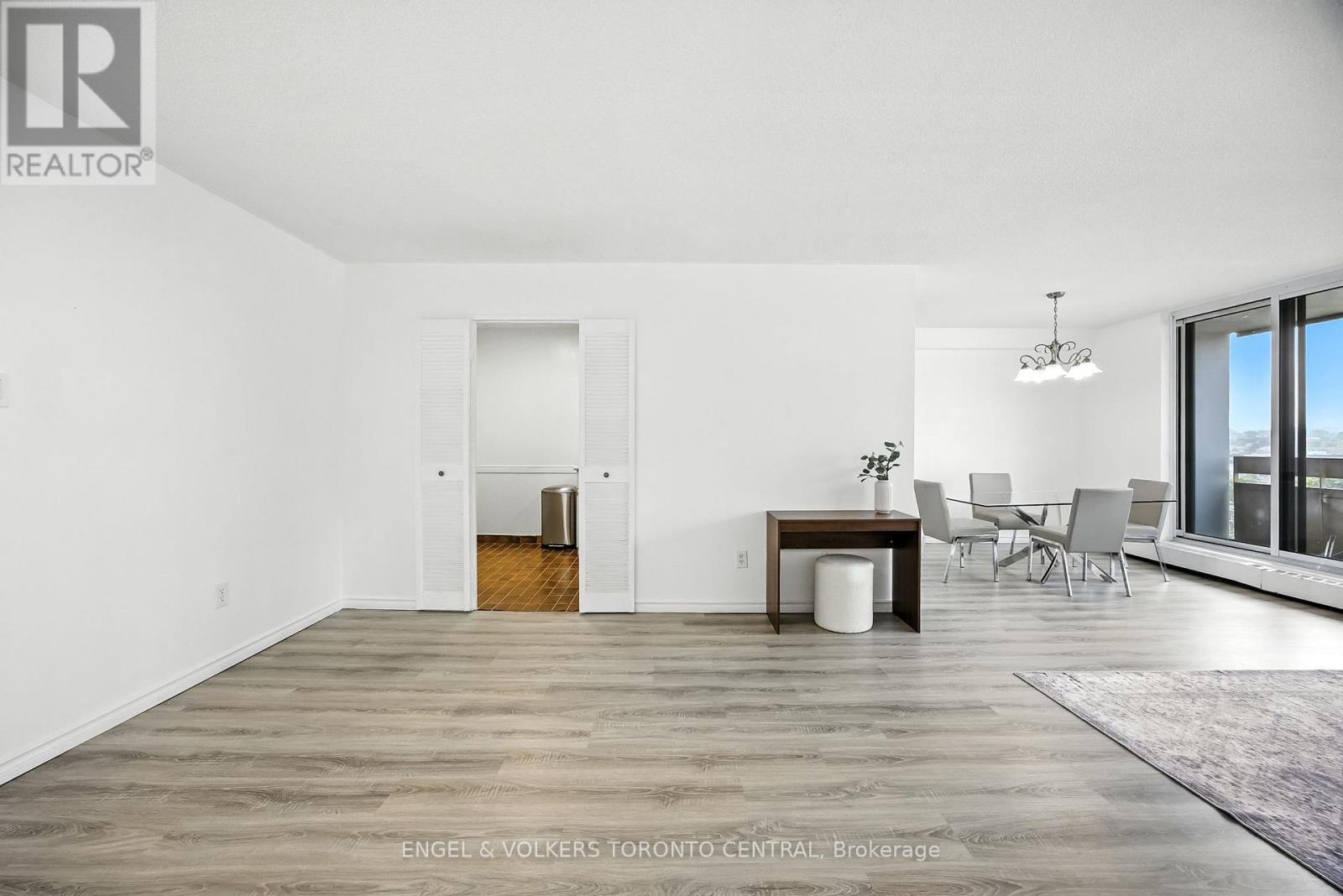 Photo 10 of 910 1210 Radom Street, Pickering ON