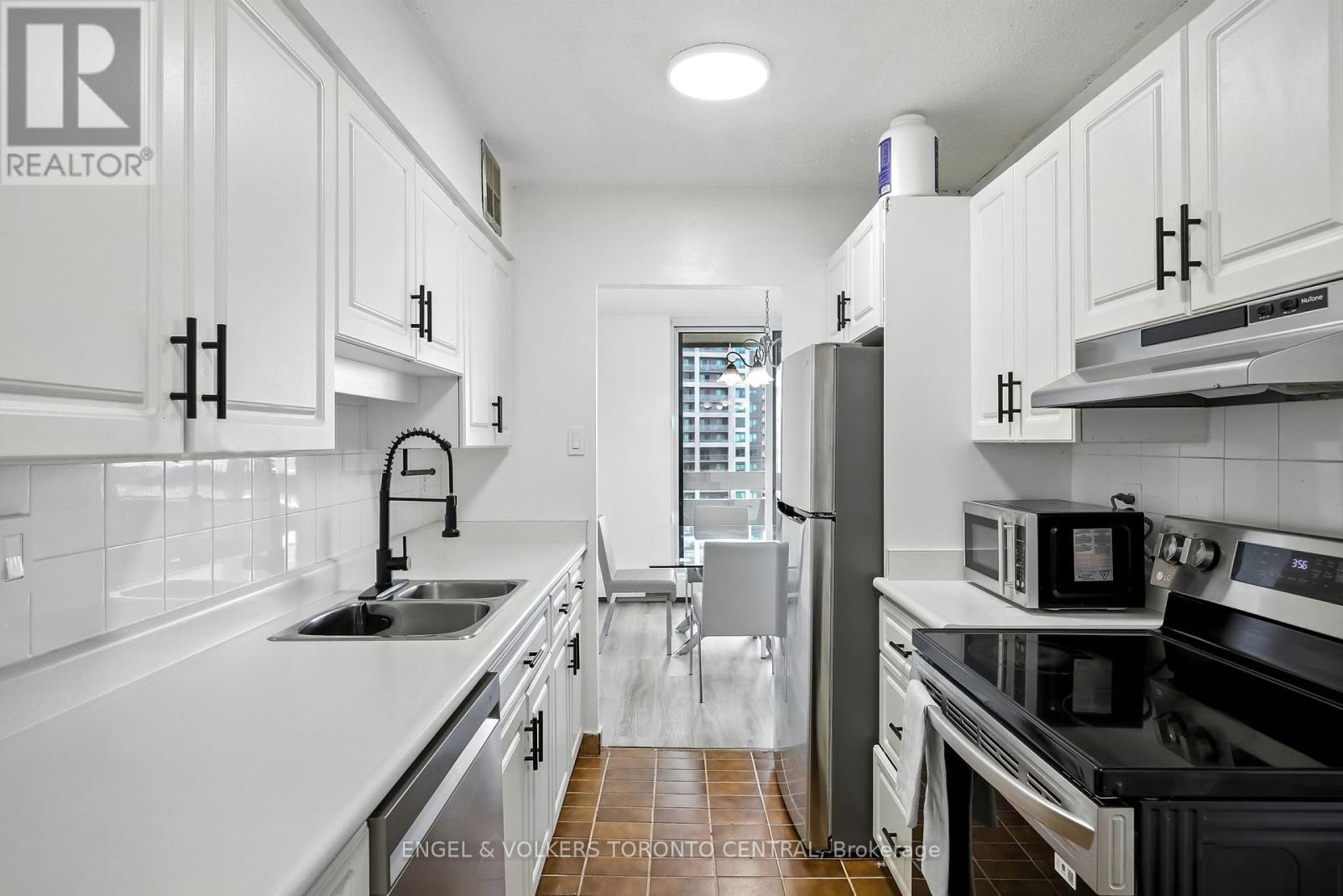 Photo 16 of 910 1210 Radom Street, Pickering ON