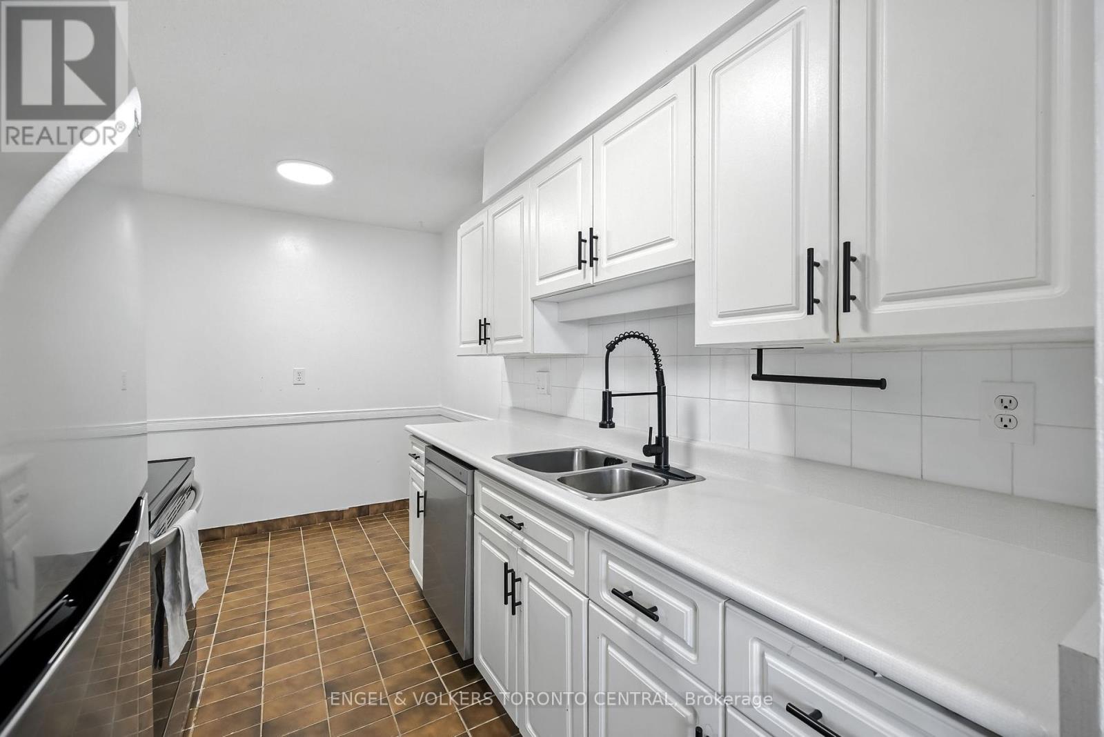 Photo 20 of 910 1210 Radom Street, Pickering ON