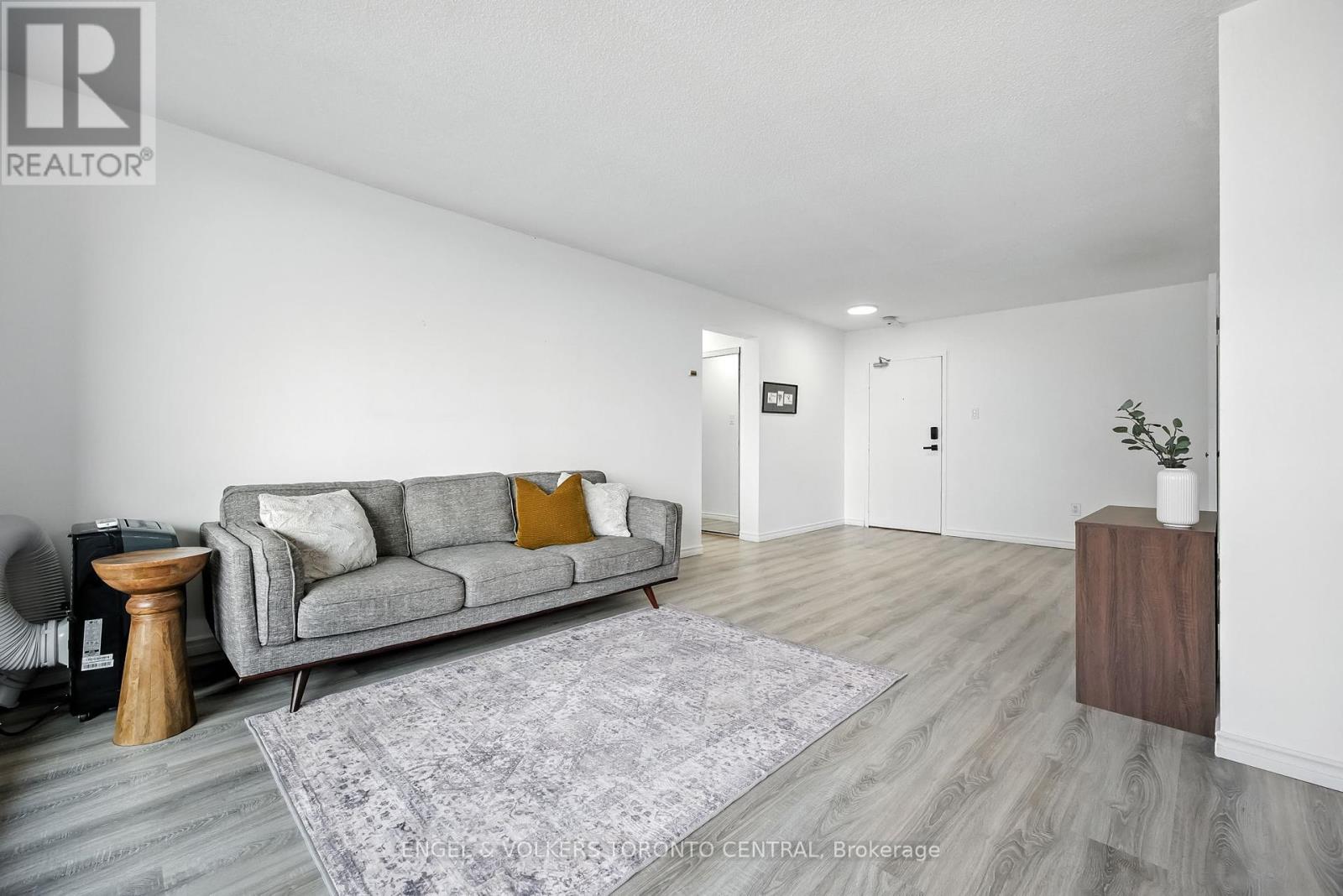 Photo 4 of 910 1210 Radom Street, Pickering ON