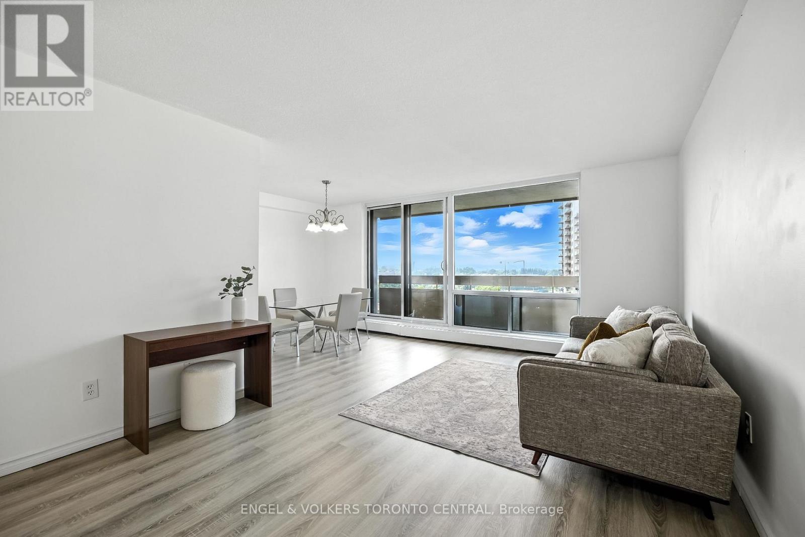 Photo 5 of 910 1210 Radom Street, Pickering ON