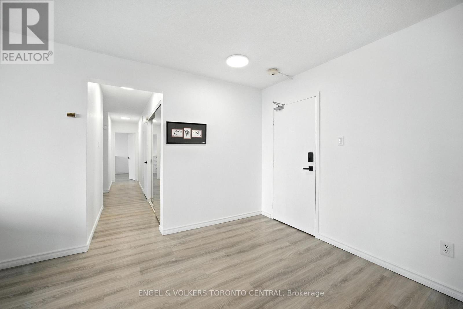 Photo 8 of 910 1210 Radom Street, Pickering ON
