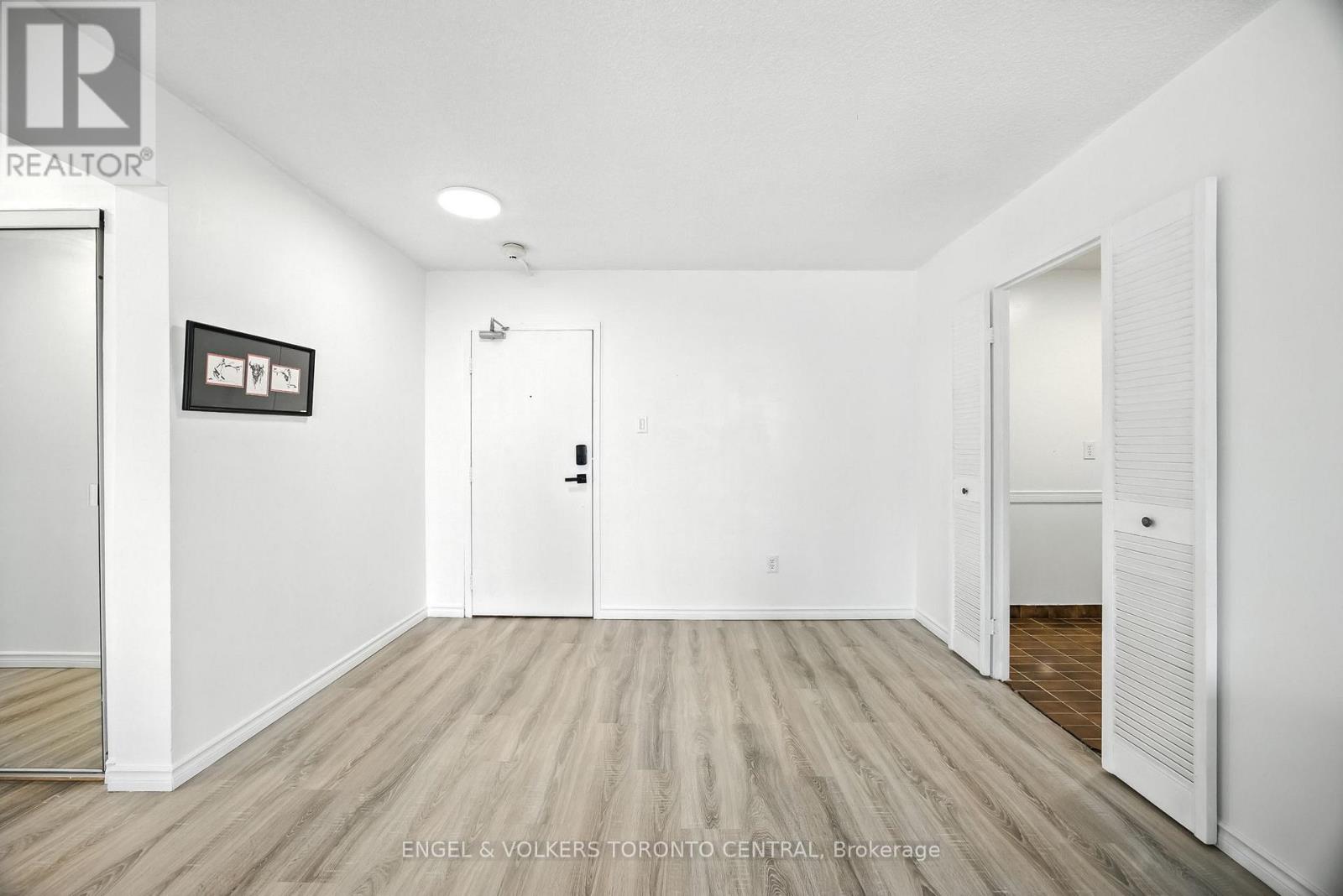 Photo 9 of 910 1210 Radom Street, Pickering ON