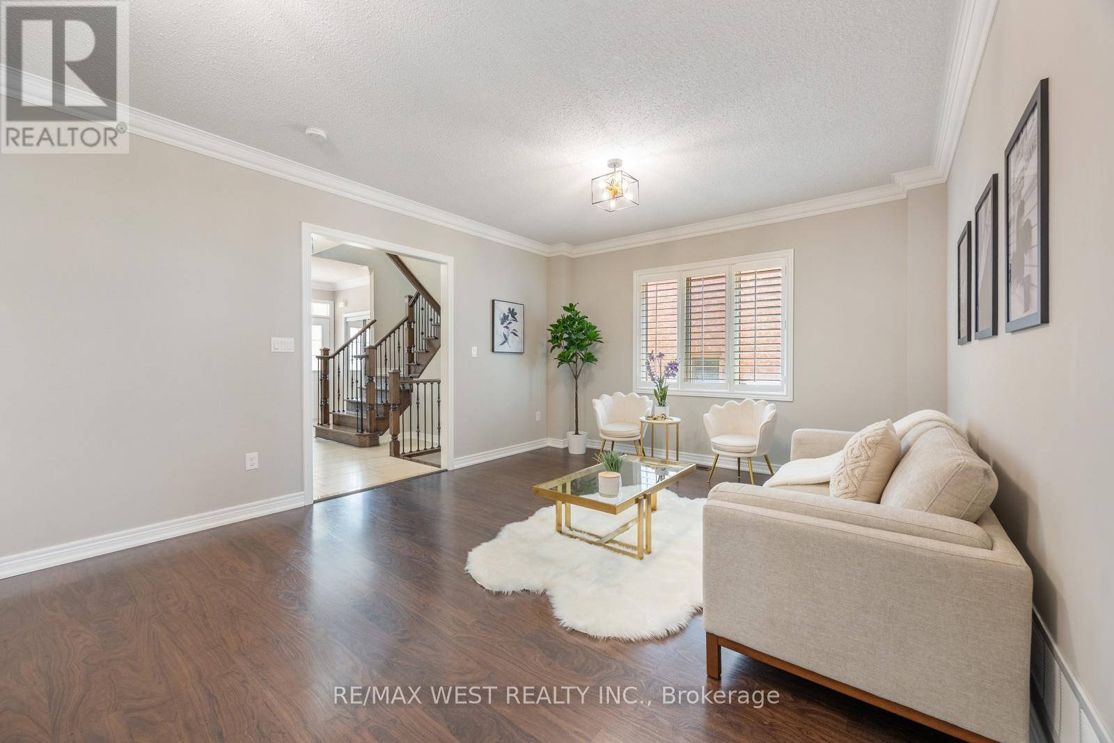 Photo 10 of 16 Heathcliffe Drive, Vaughan ON