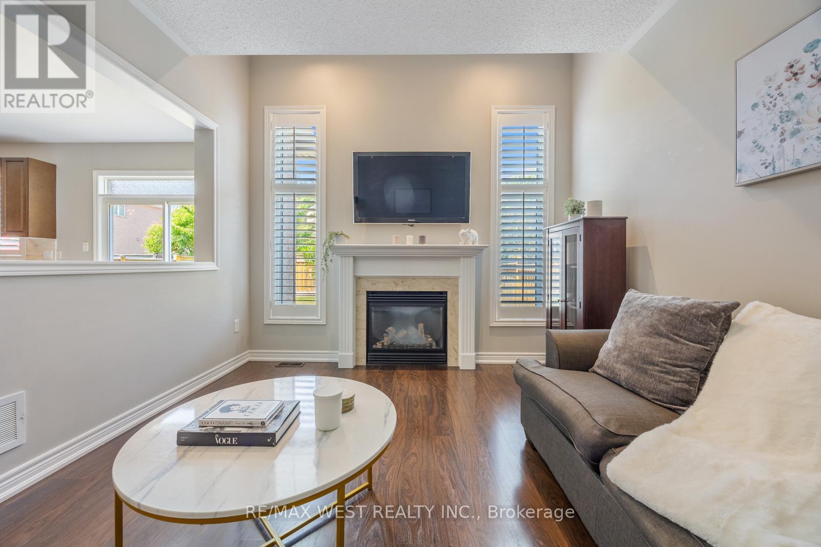 Photo 14 of 16 Heathcliffe Drive, Vaughan ON