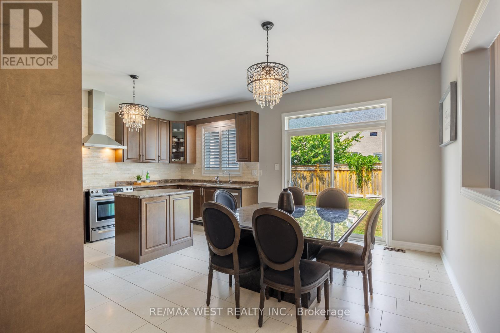 Photo 19 of 16 Heathcliffe Drive, Vaughan ON