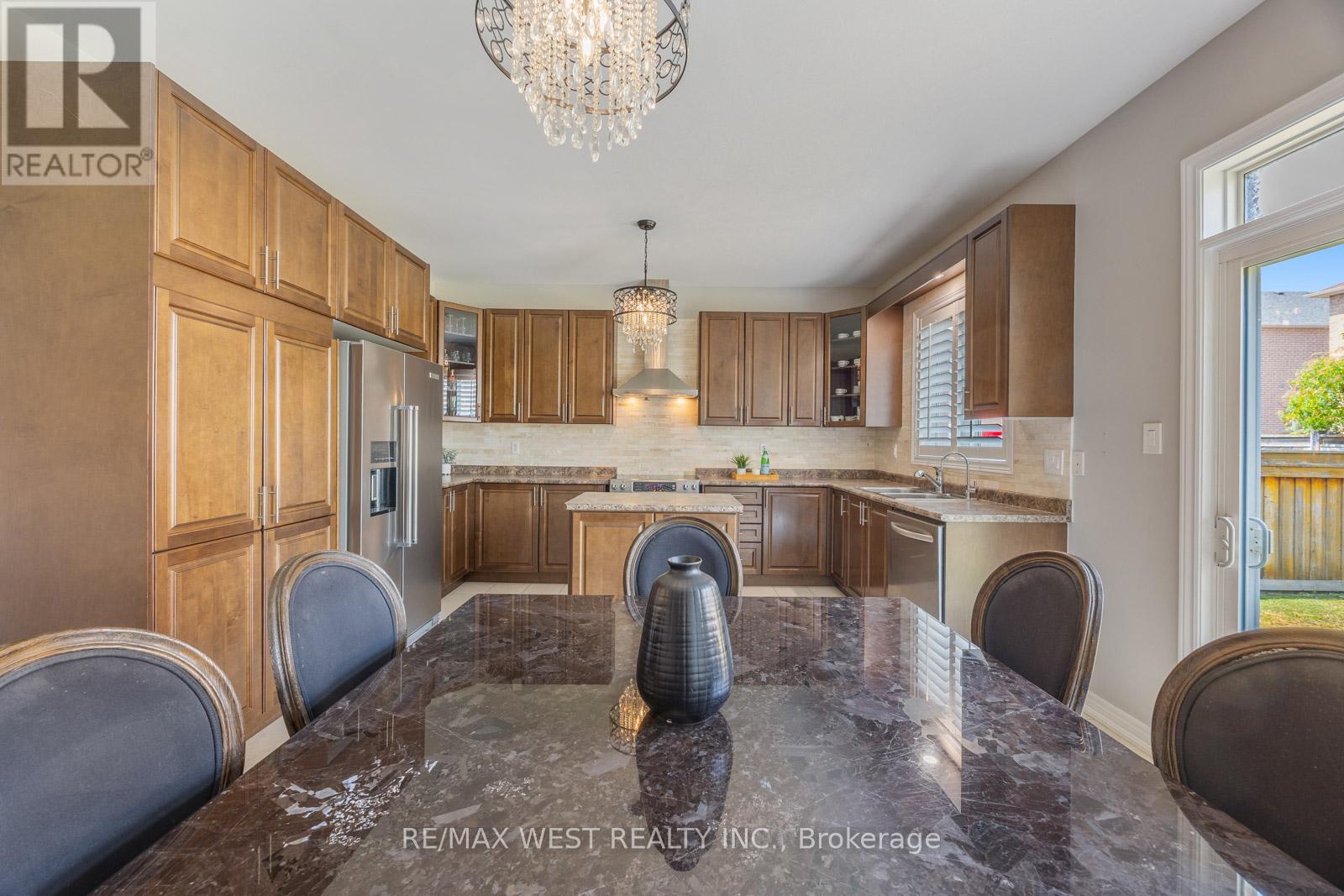 Photo 20 of 16 Heathcliffe Drive, Vaughan ON