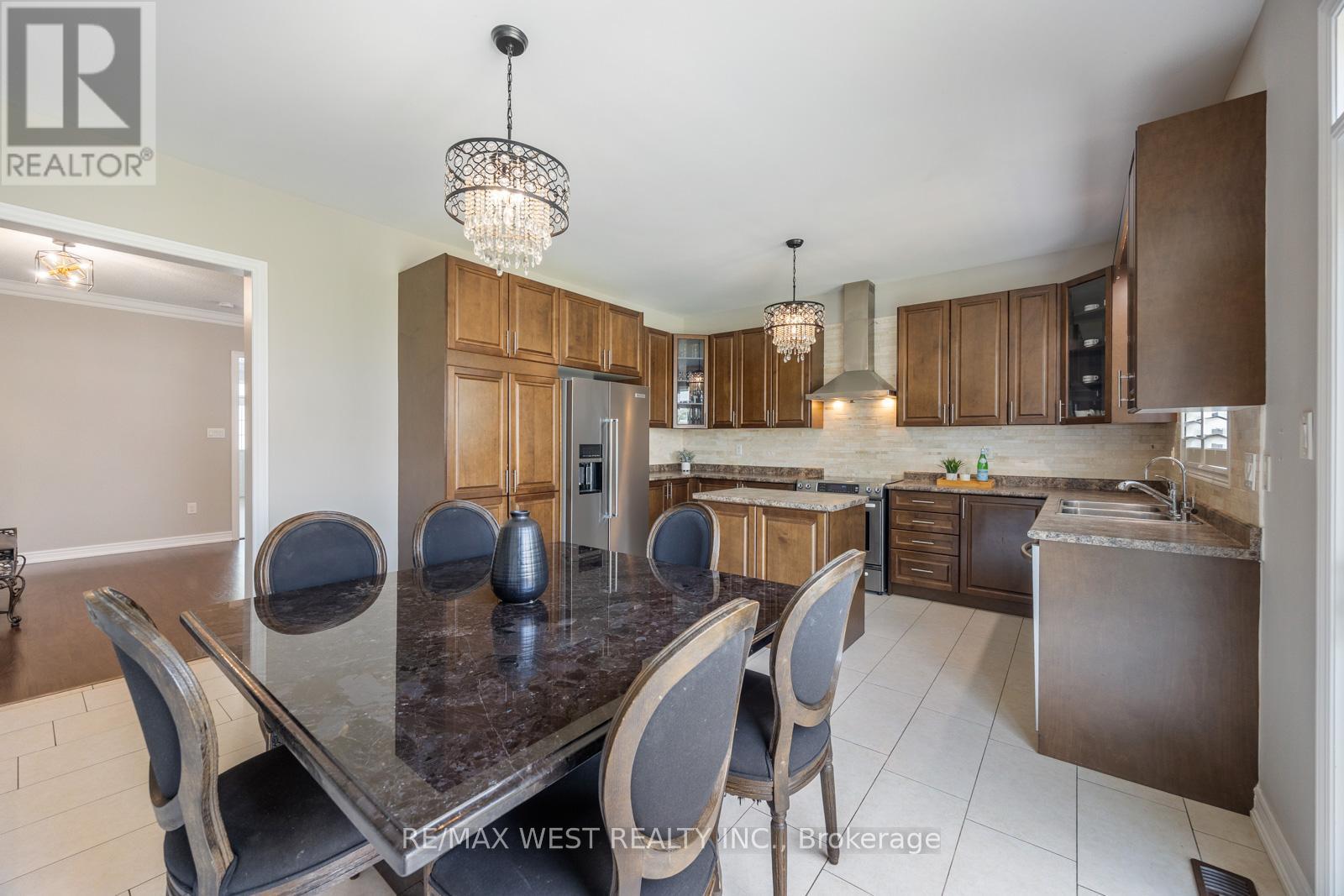 Photo 21 of 16 Heathcliffe Drive, Vaughan ON