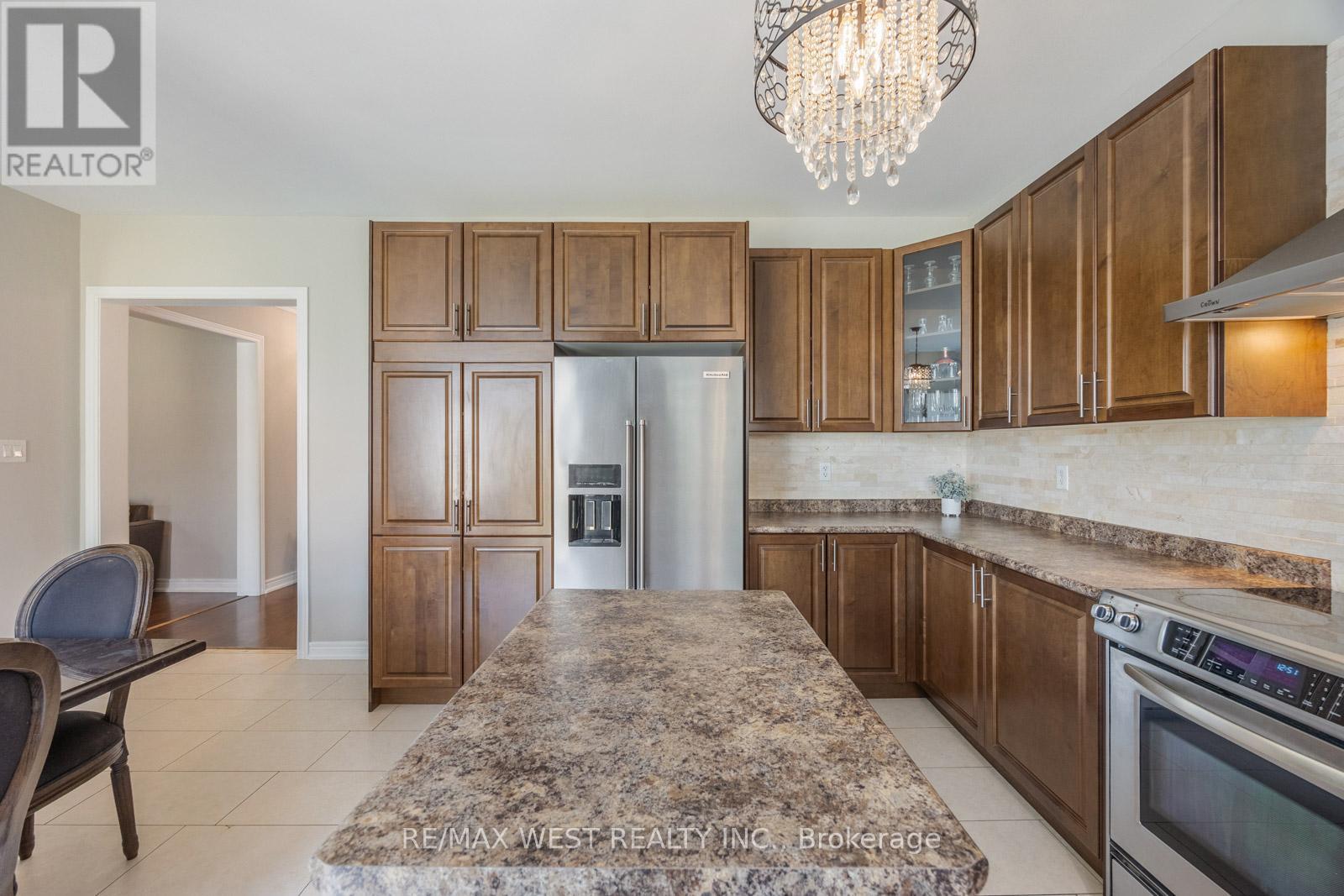 Photo 24 of 16 Heathcliffe Drive, Vaughan ON