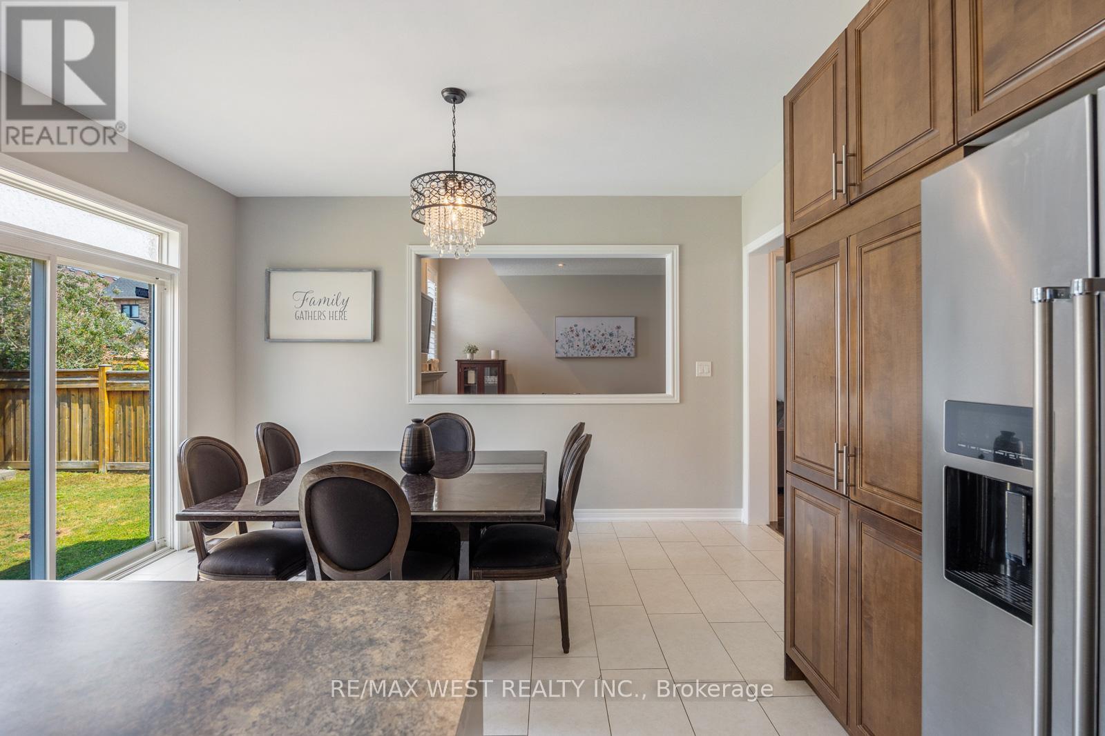 Photo 25 of 16 Heathcliffe Drive, Vaughan ON