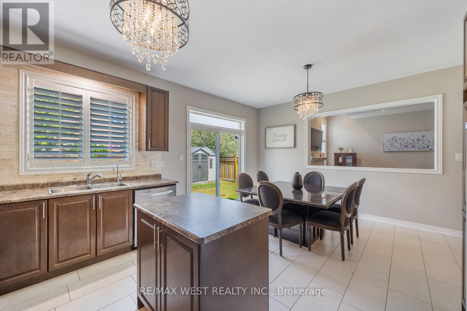 Photo 26 of 16 Heathcliffe Drive, Vaughan ON