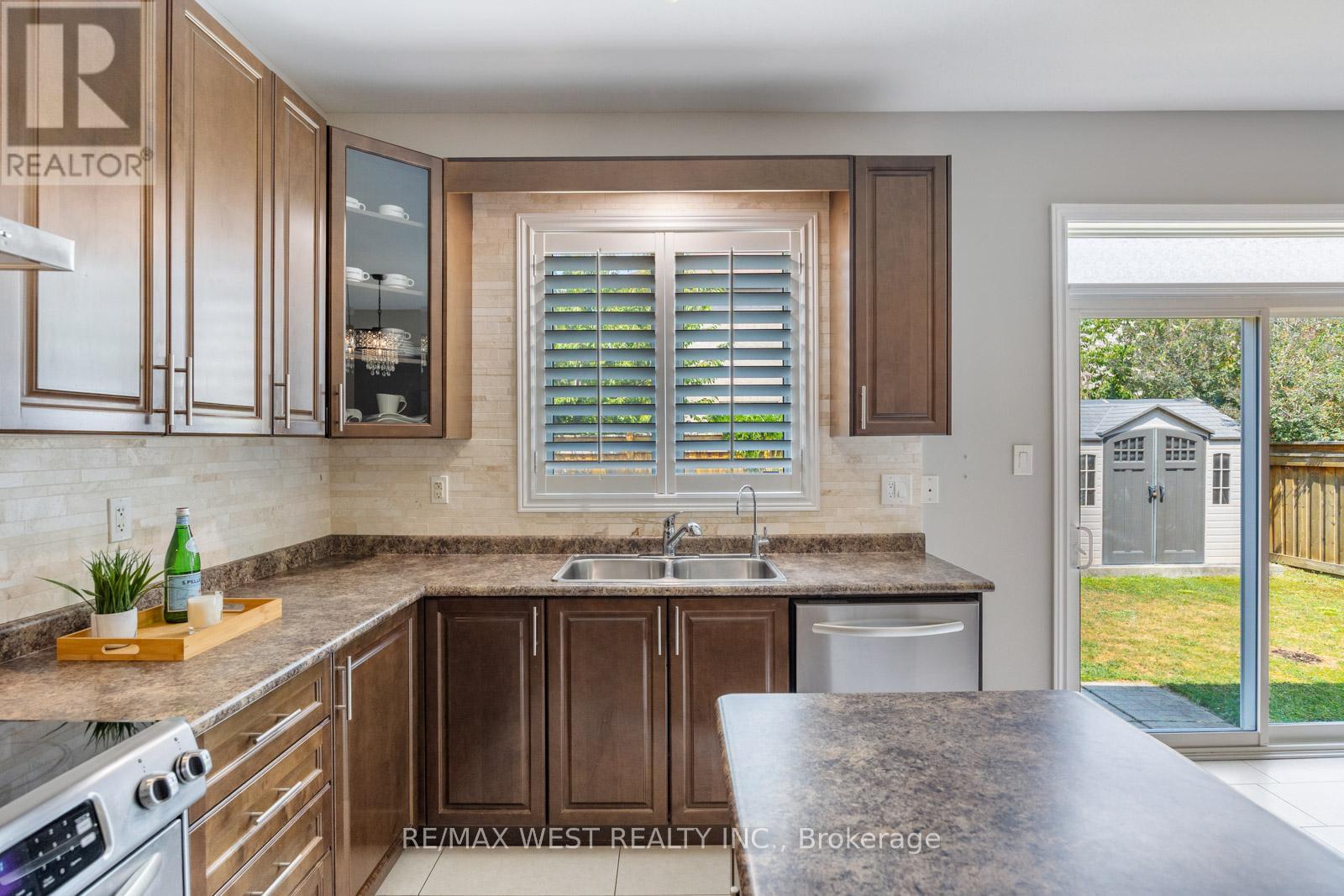 Photo 28 of 16 Heathcliffe Drive, Vaughan ON