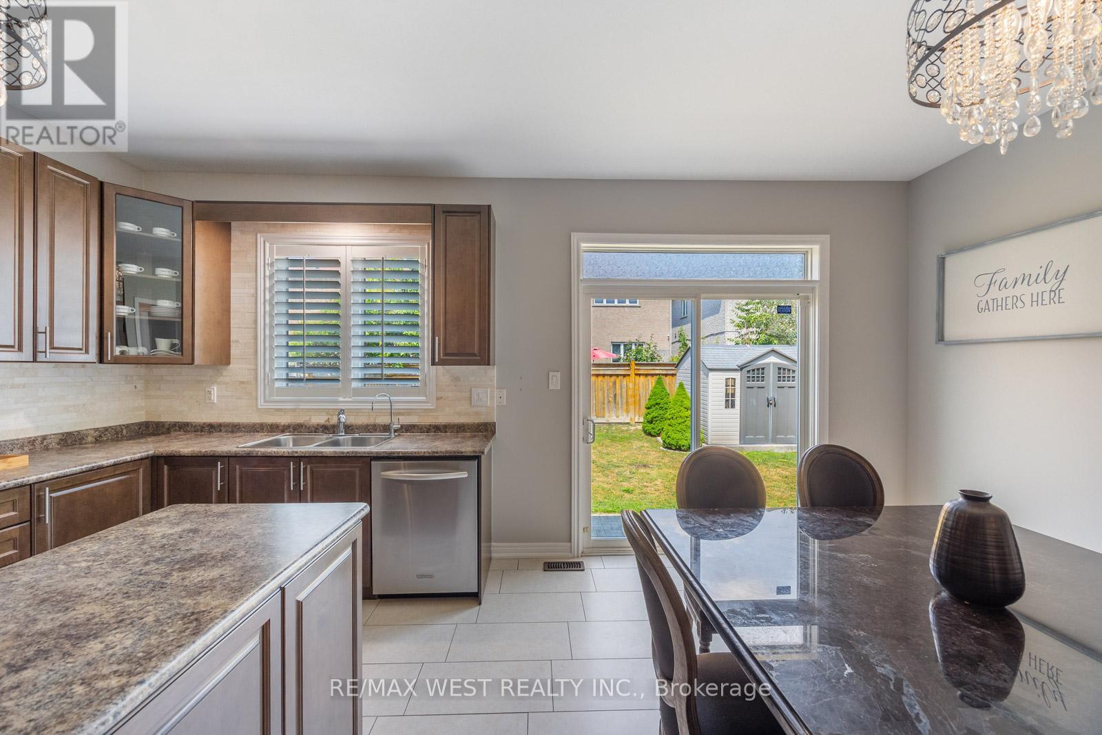 Photo 30 of 16 Heathcliffe Drive, Vaughan ON