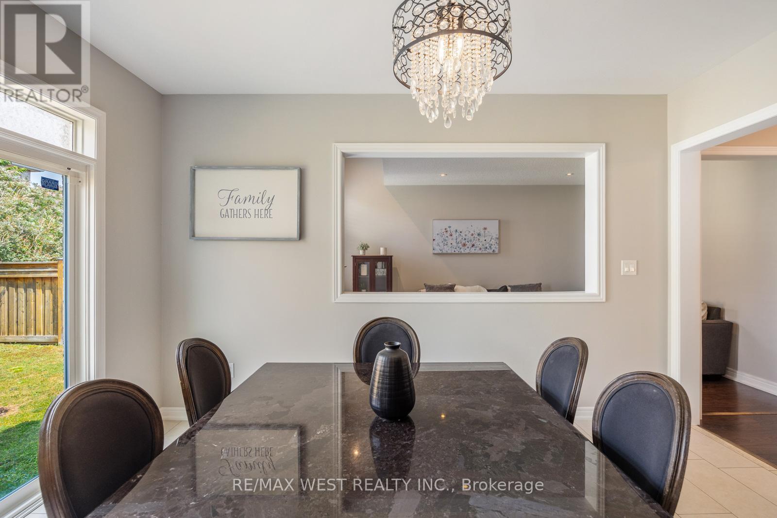 Photo 31 of 16 Heathcliffe Drive, Vaughan ON