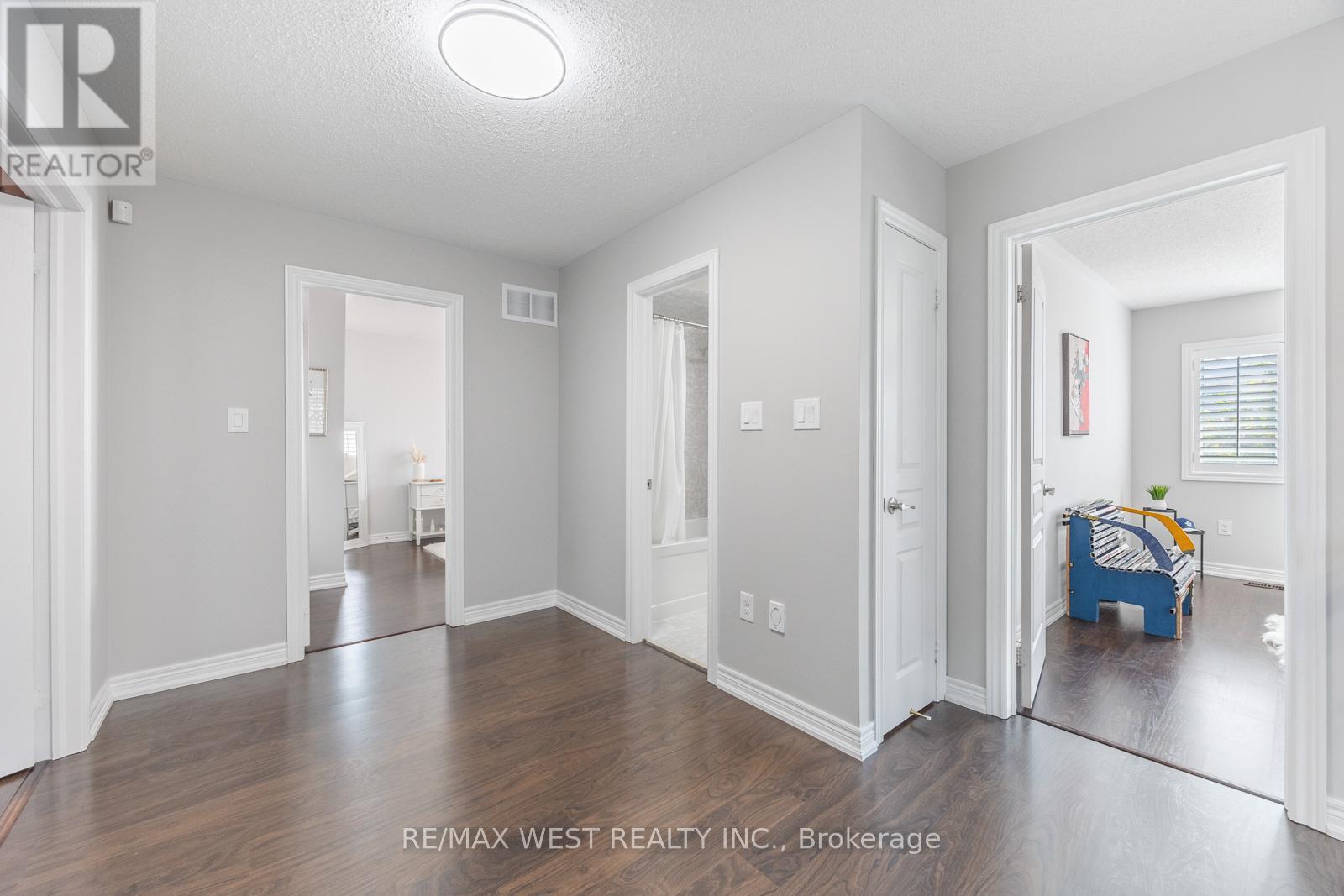 Photo 34 of 16 Heathcliffe Drive, Vaughan ON
