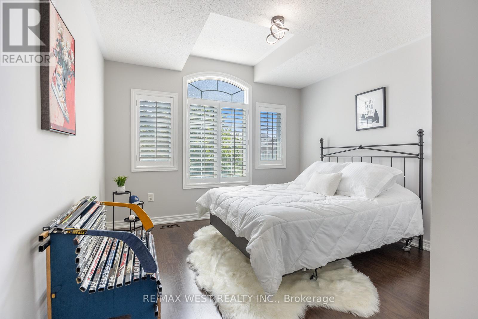 Photo 35 of 16 Heathcliffe Drive, Vaughan ON