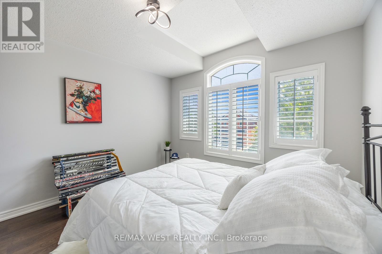 Photo 36 of 16 Heathcliffe Drive, Vaughan ON