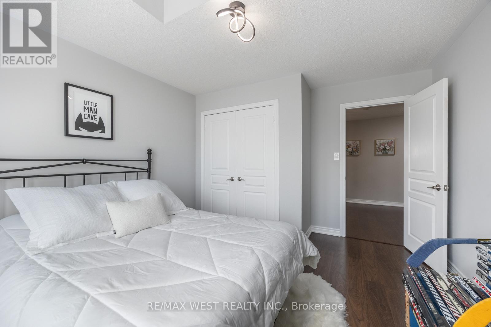 Photo 37 of 16 Heathcliffe Drive, Vaughan ON