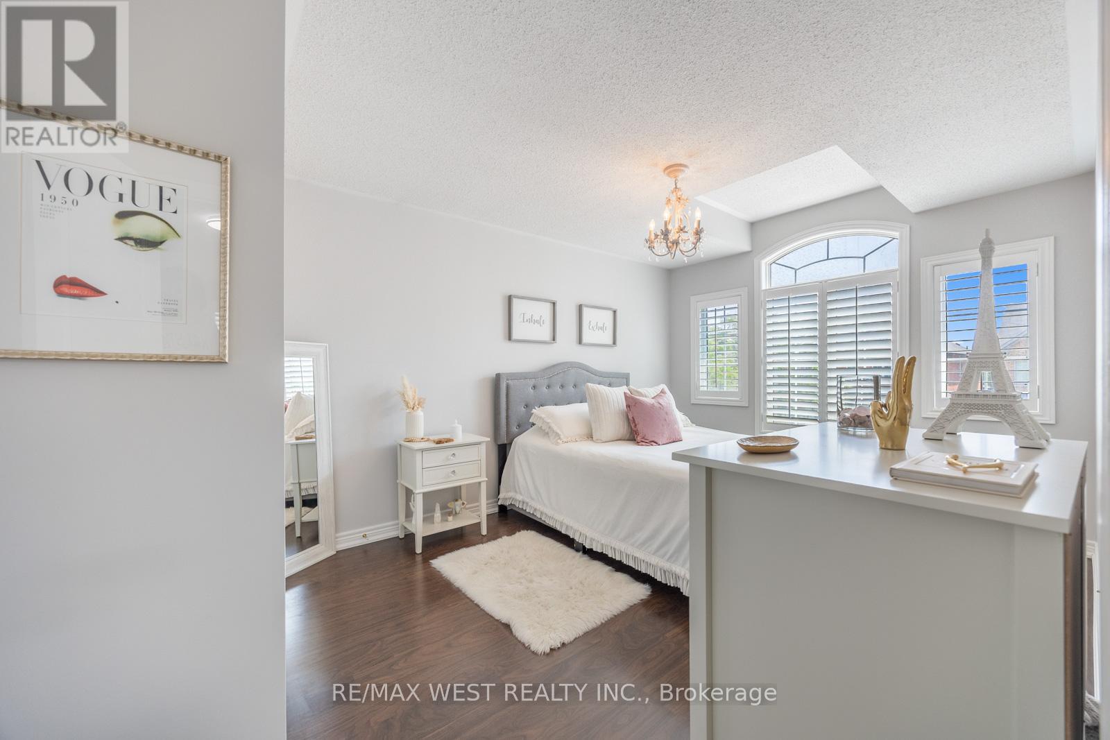 Photo 38 of 16 Heathcliffe Drive, Vaughan ON