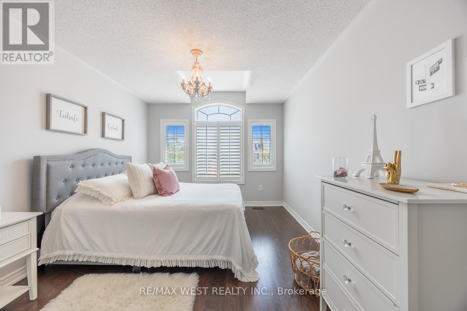Photo 39 of 16 Heathcliffe Drive, Vaughan ON