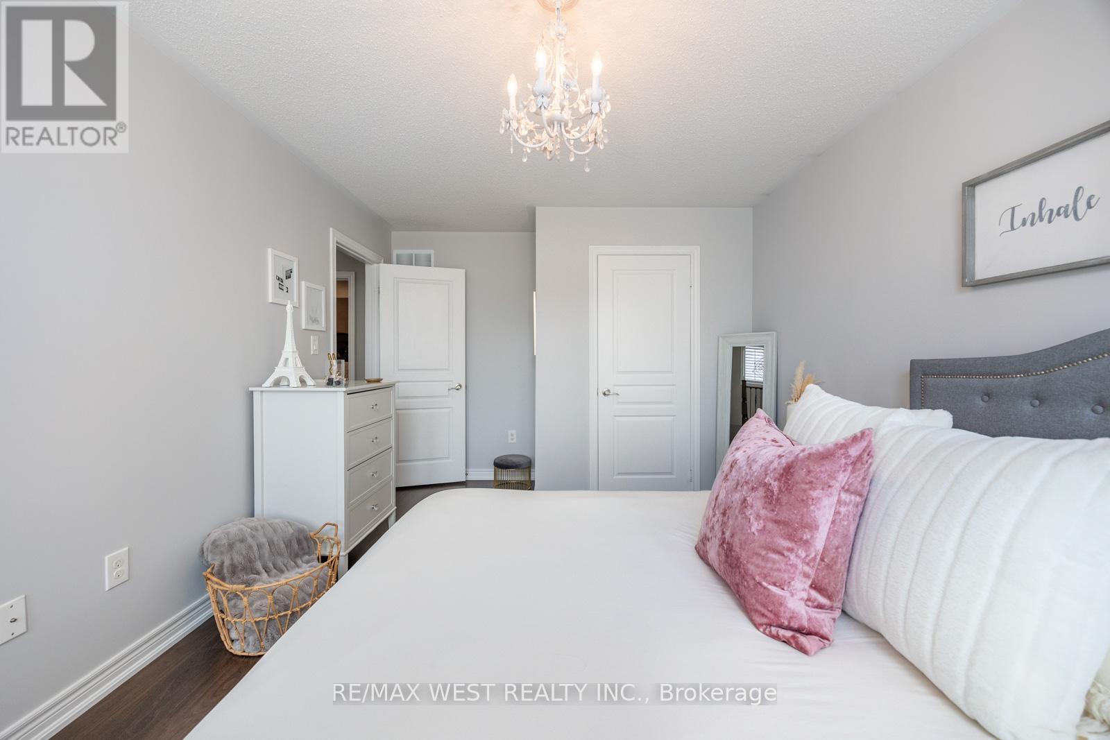 Photo 40 of 16 Heathcliffe Drive, Vaughan ON