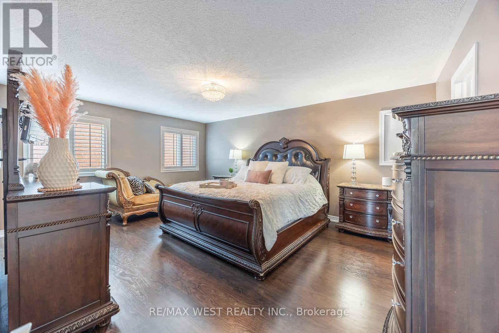 Photo 41 of 16 Heathcliffe Drive, Vaughan ON