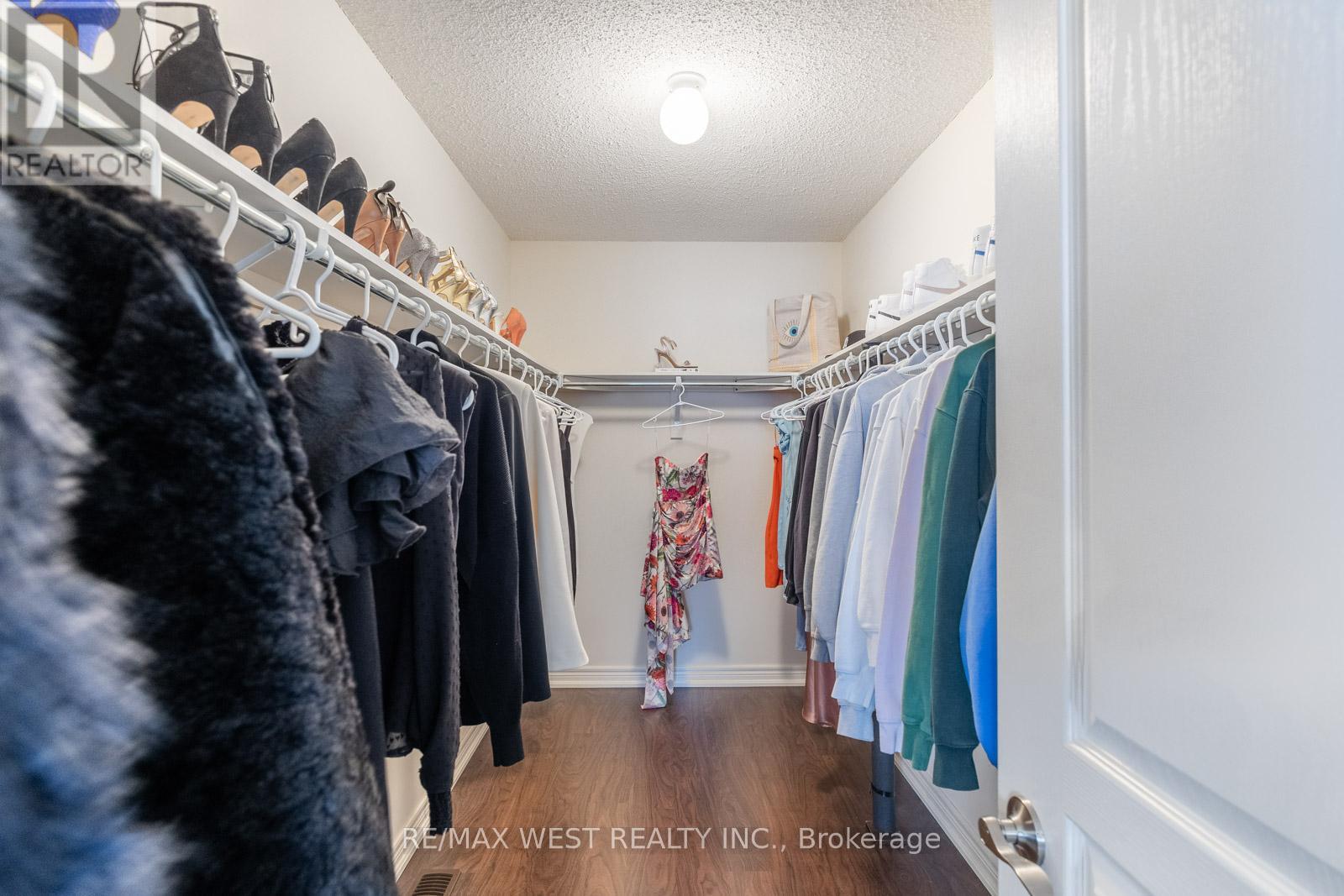 Photo 44 of 16 Heathcliffe Drive, Vaughan ON